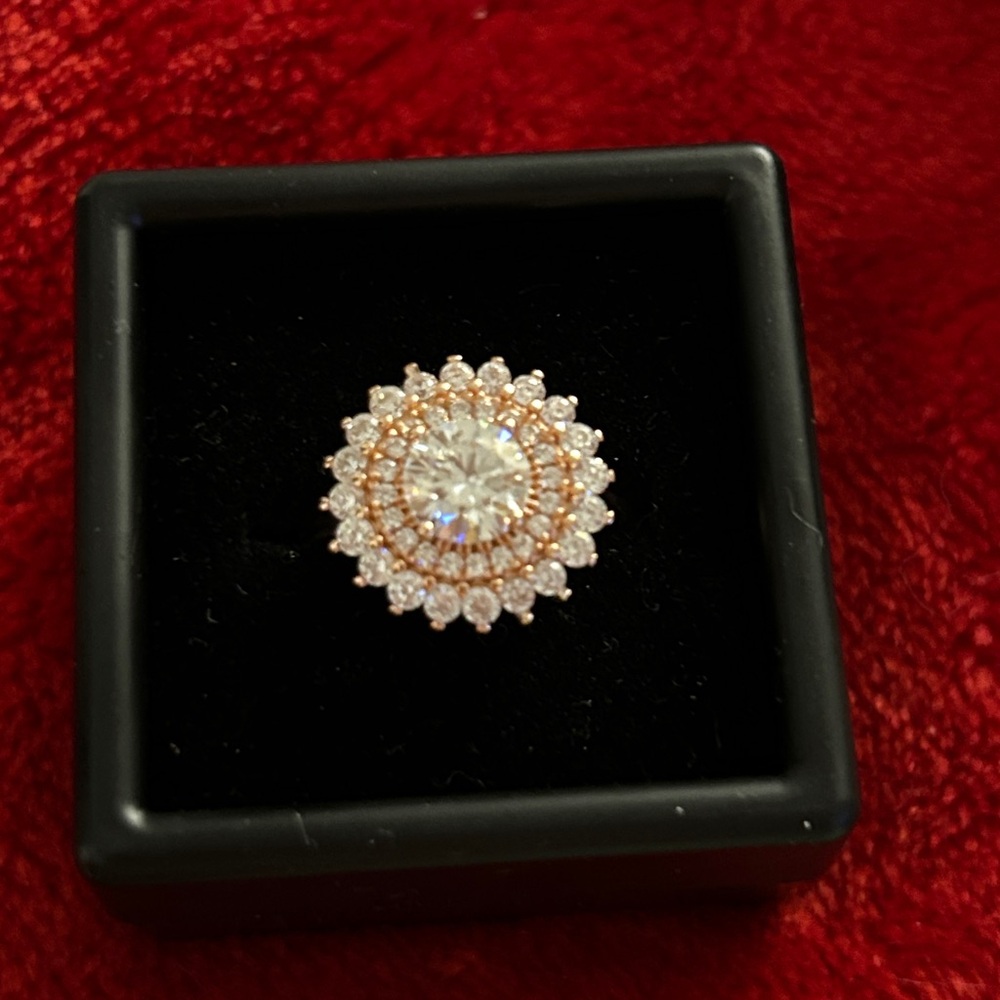 Luxury‎ Moissanite Diamond Rose Gold 1.0 CT Halo Ring size 6 Retail $399